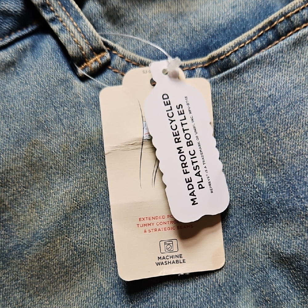 St Johns Bay Lt Blue Lagoon Reverse Bleached Mid Rise Bermuda Shorts 24W - Picture 4 of 16